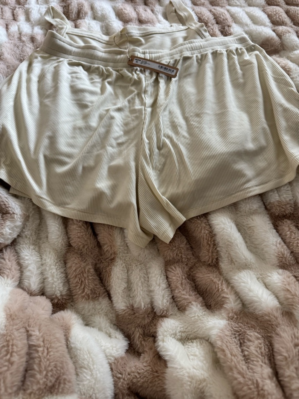 Skims soft lounge scoop neck tank and loose boxer in bone - Picture 4 of 4
